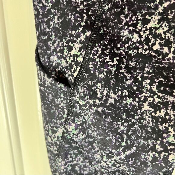 Lululemon Hop to It Crop Full on Luxtreme Size 6 Rocky Road Sand Dune - Picture 3 of 6